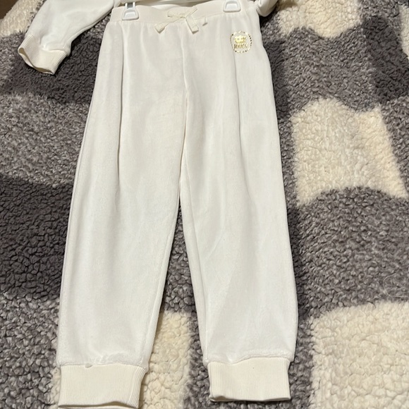 NWT Girls Juicy Couture Velour Cream and Gold Track Suit Sweat Suit Sz 5 - Picture 9 of 10